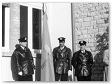 1958 - Fasi dell'inaugurazione. Vigili Urbani con la bandiera del Comune