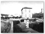 1904 - Il promontorio lato Quercetano visto da 'Villa Godilonda', si vede il preesistente edificio costruito dall'impresa di Renato Luparini.
