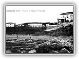 1911 - Il golfo di Portovecchio.A dx la pensione Rivabella, oggi appartamenti e sullo sfondo la trattoria- albergo di Sabatino Faccenda sulla via Aurelia.