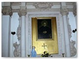 L'altare di dx dedicato a S. Giovanni Bosco. 