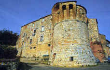 Castello_torrione_levante.jpg (58488 byte)