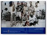 Luglio 1944 - Partigiani di Rosignano Marittimo fotografati in Piazza Carducci nei giorni successivi alla liberazione (Foto archivio ANPI)