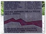 Dal 2001 la lapide a ricordo dell'eccidio del Saracino sulla via verso l'Emilia (SS206) 