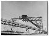 Anni '40 - Il ponte scorrevole che dal treno alimenta il deposito calcare