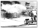 1978 - Esercitazione antincendio con il cannone a schiuma su vasca incendiata