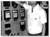 3-8-1979 ore 16,02 - Il conduttore Luciano Nassi schiaccia il pulsante di arresto dell'impianto.