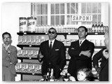 1951 - Cerimonia con il Sindaco Marchi perchè il negozio di via del Popolo si evolve da tradizionale a libero servizio. 