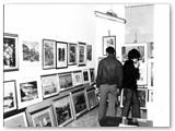Mostra mercato di quadri donati da pittori di tutta la provincia e messi in vendita a prezzi speciali per la raccolta fondi per il Vietnam.