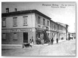 1932 - Sale e Tabacchi davanti la stazione all'angolo dell'odierna via O. Chiesa.