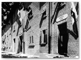 1923 - L'ingresso della Dispensa Viveri, Farmacia Michetti presente dal 1928 e Carabinieri.