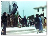 Aprile 1983 - Corona di alloro al Monumento ai Caduti 