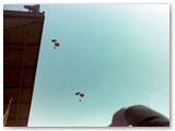 Aprile 1983 - Lancio dei paracadutisti con vele tricolori 