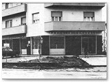 1973 - La farmacia in via della Cava, angolo via Cairoli