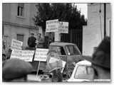 1969 - Manifestazione dei pensionati in piazza della Repubblica sotto la sede del PCI
