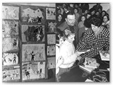 1957 - Il maestro Salvestrini e sig.ra Marchi premiano gli alunni