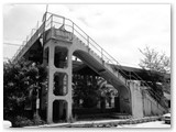 La passerella della stazione RFI risale al 28-10-1935. Alla fine degli anni '90 è stata demolita la parte sopra i binari per la costruzione da parte delle FF.SS. del sottopasso.