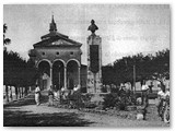 Nel 1928 viene istallato l'orologio sul frontone della chiesa