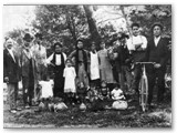 1914 - Il secondo da sx è Dardo Dardini (sindaco nel'44), il terzo Menotti Saggini, in bici Leone Bernini.