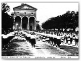 Anni 30 - Saggio ginnico in piazza Garibaldi.