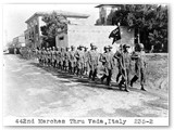 1944 - Arrivano gli americani - Il 442° marcia attraverso Vada, Italia (Per gentile concessione del sig. Gabriele Biagi-Castellina M.ma, che ringraziamo)